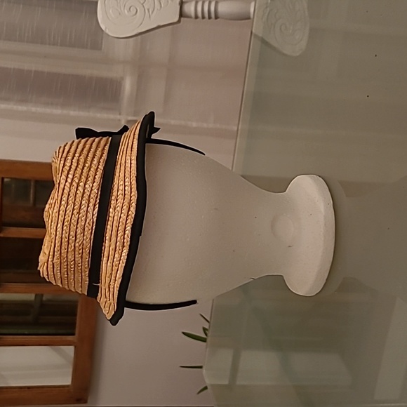 Ladies hat - Picture 3 of 5